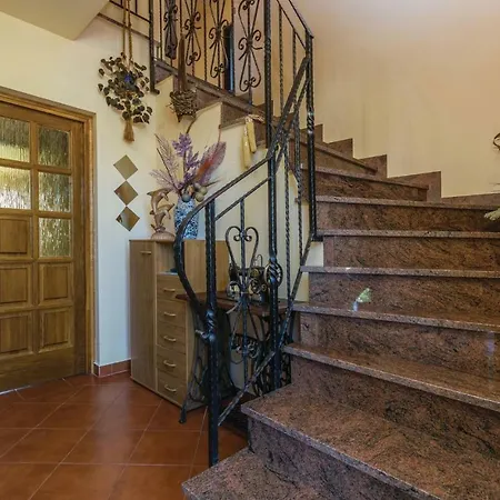 Two-bedroom In Appartamento Žbandaj
